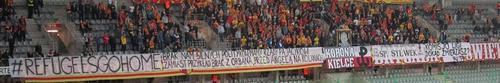 kielce wiadomości Kibice Korony przeciwko imigrantom - transparenty podczas mecz
