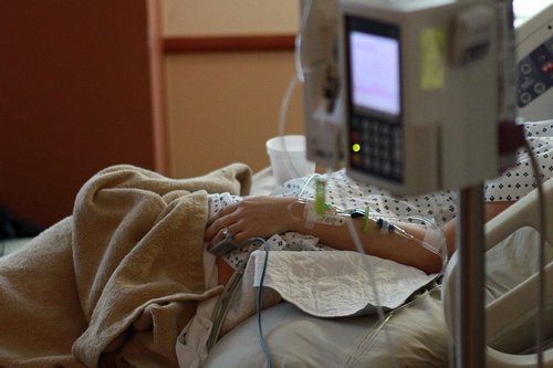 kielce wiadomości Cztery pacjentów szpitala w Skarżysku-Kamiennej zarażonych koronawirusem. Jeden z nich zmarł 